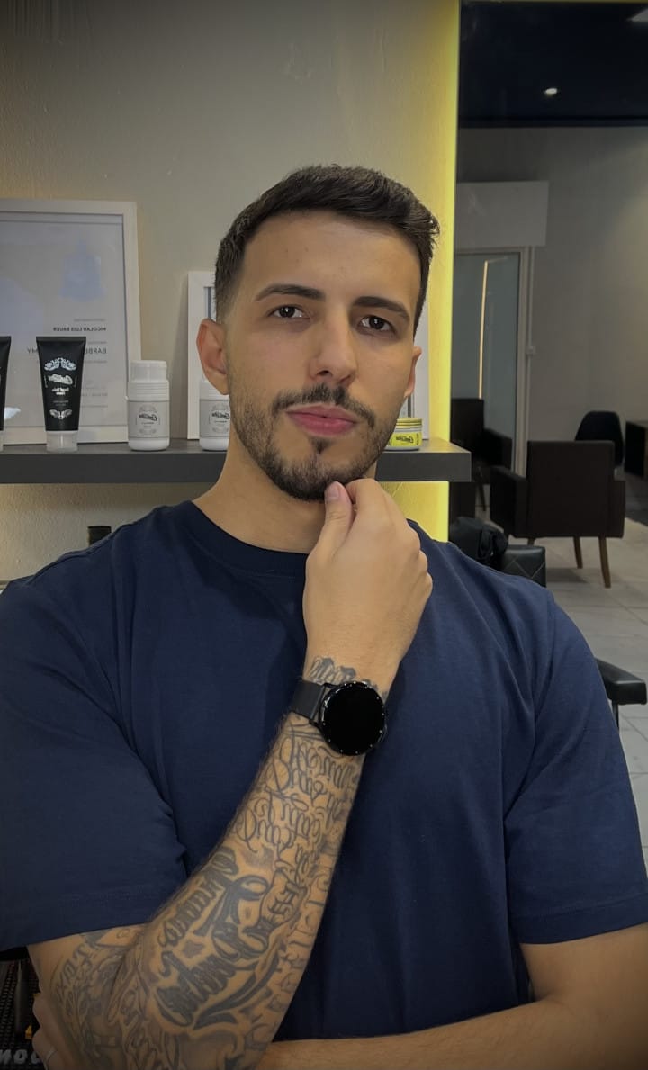 Bruno Haag, barbeiro da Barbearia Sparta em Campo Bom - RS